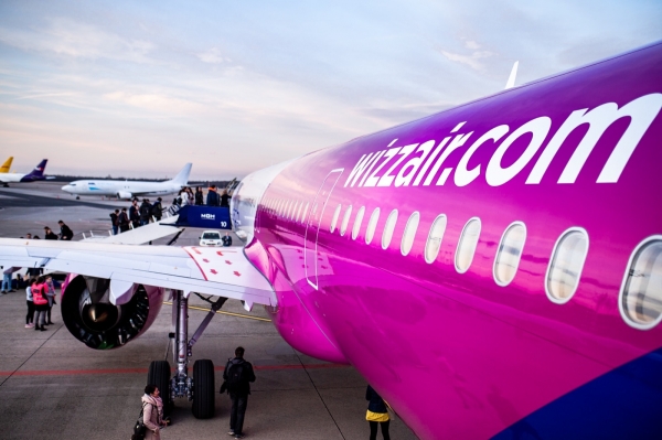 Aviokompanija «Wizz Air» uzrauga ierobežojumus un nesteidz paziņot jaunus galamērķus no Rīgas